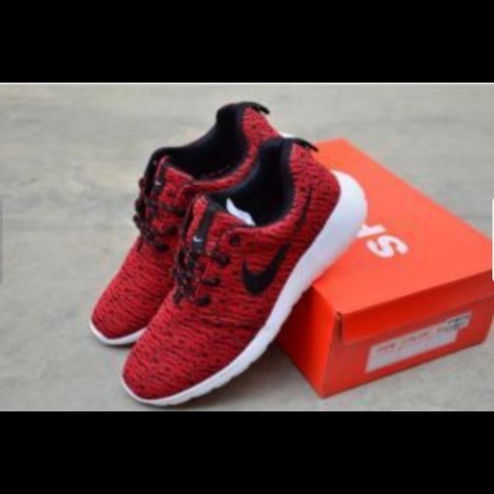 Women's Nike walking shoes